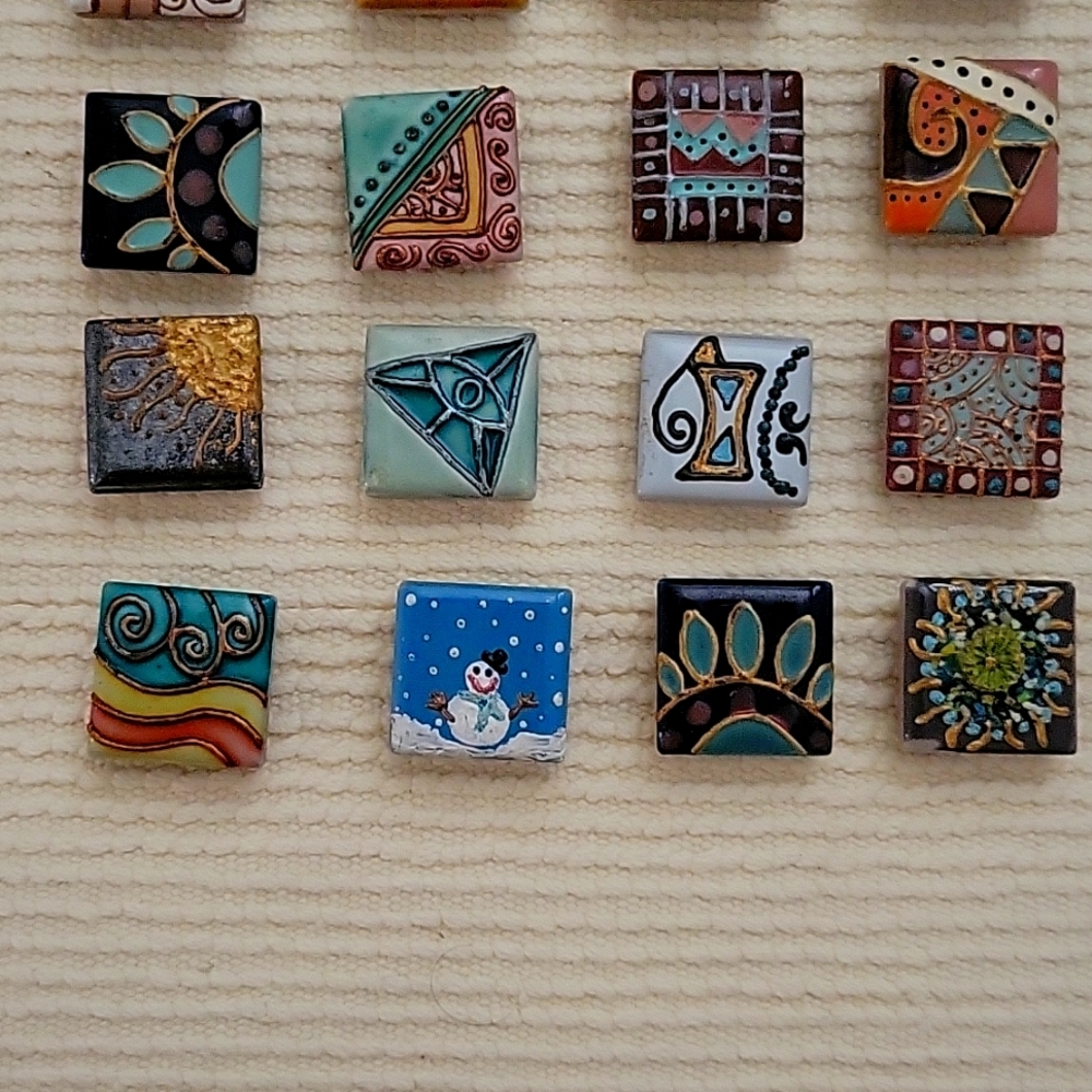 Set of 4 Refrigerator magnet, adorable hand painted tile, vibrant colors, - Picture 3 of 3